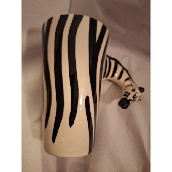 Vint~ZEBRA~3D~HEAD~Handle~LATTE~Tall~ANIMAL MUG~Hand Painted~BLACK&WHITE~Stripes - Picture 2 of 9